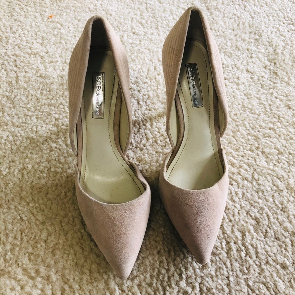 EUC BCBG heels in beige color size 37